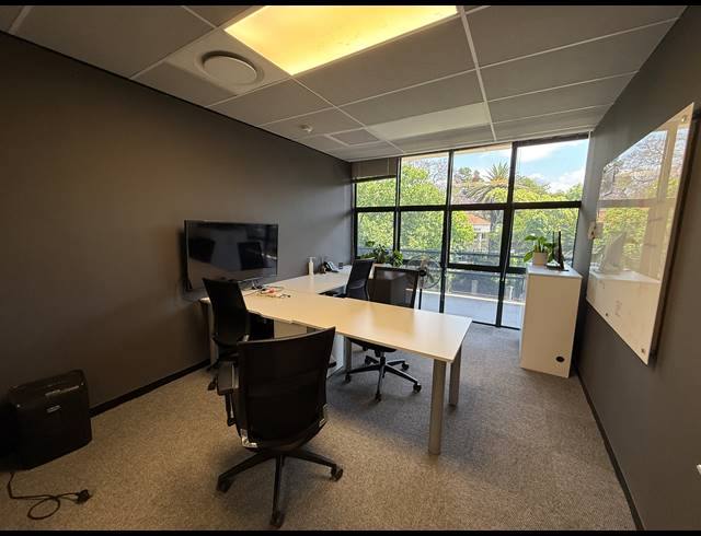 132M² OFFICE TO LET IN MELROSE ESTATE